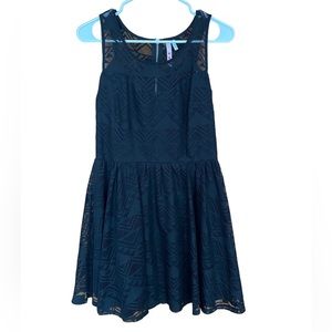 BLACK LACE FORMAL DRESS